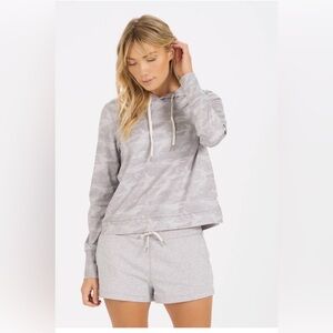 💕 LIKE NEW Vuori Women's Halo Essential Hoodie in Pale Heather Camo - Sz Medium